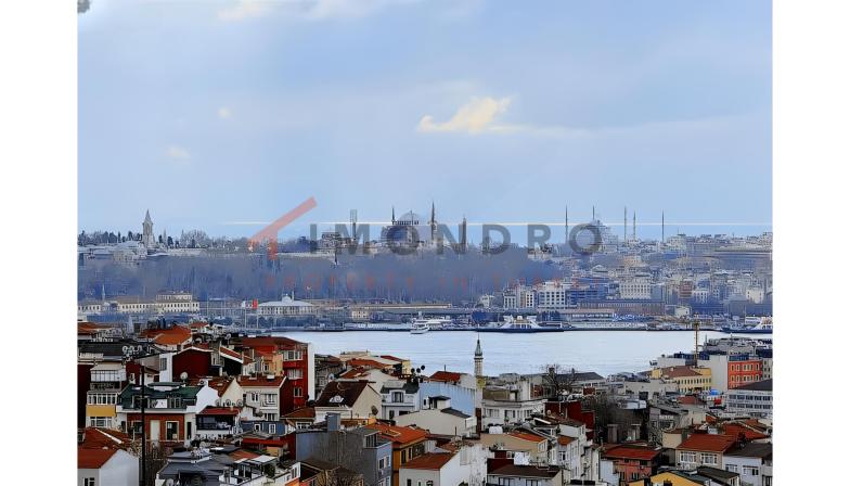 Современный коммерческий объект с видом на море в Бейоглу